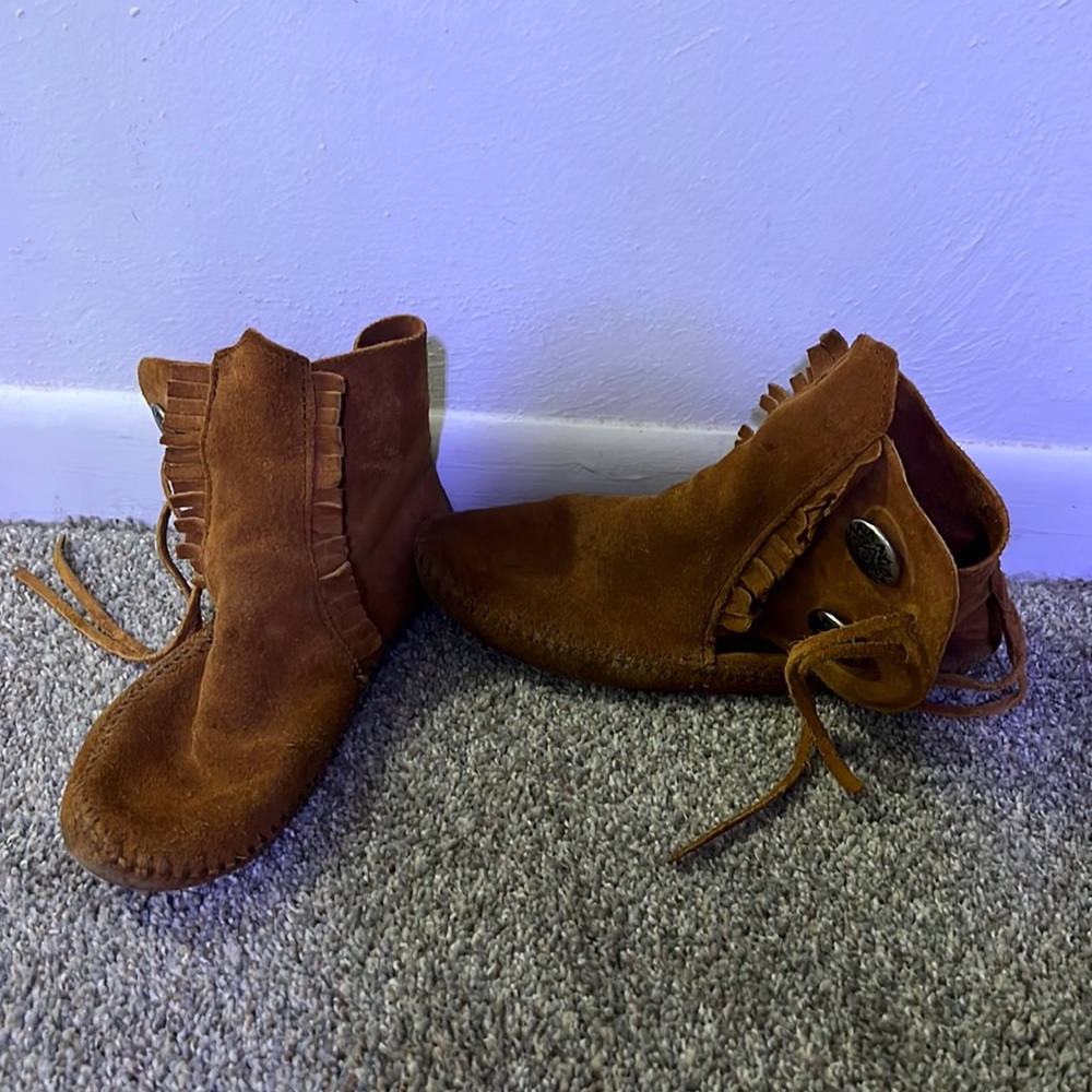 Minnetonka Soft-Sole Boots - Picture 2 of 7